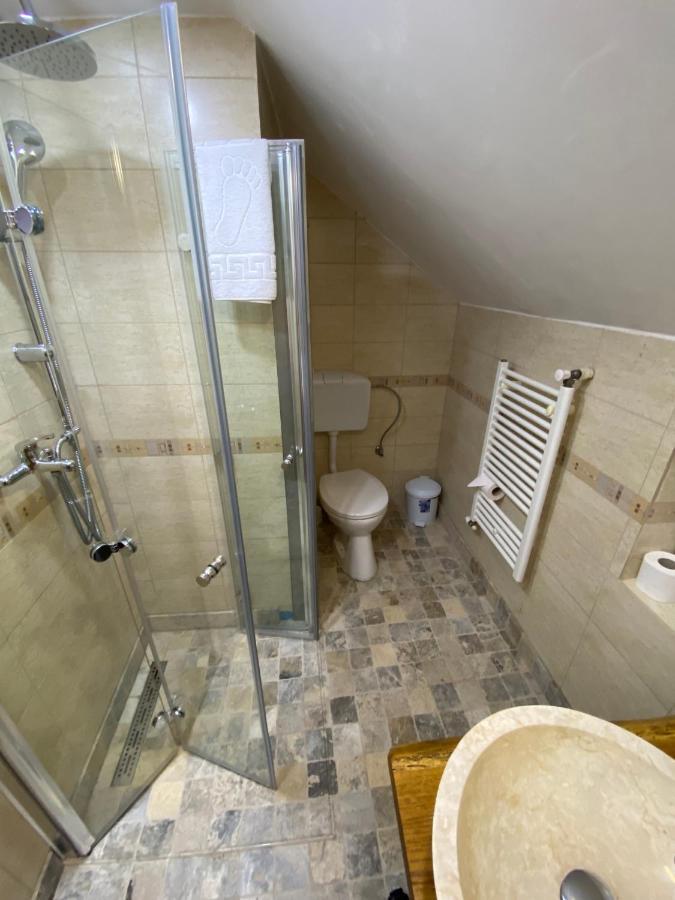 Casa Lucky Hotel Rîşnov Ngoại thất bức ảnh