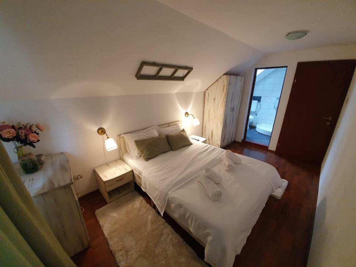 Casa Lucky Hotel Rîşnov Ngoại thất bức ảnh