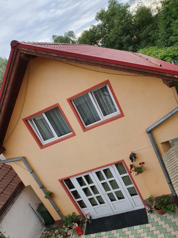 Casa Lucky Hotel Rîşnov Ngoại thất bức ảnh